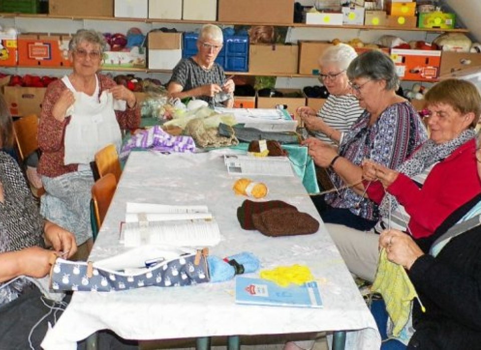 Créé il y a dix ans, l’atelier de tricot du Secours catholique est un lieu d’échanges et de convivialité.