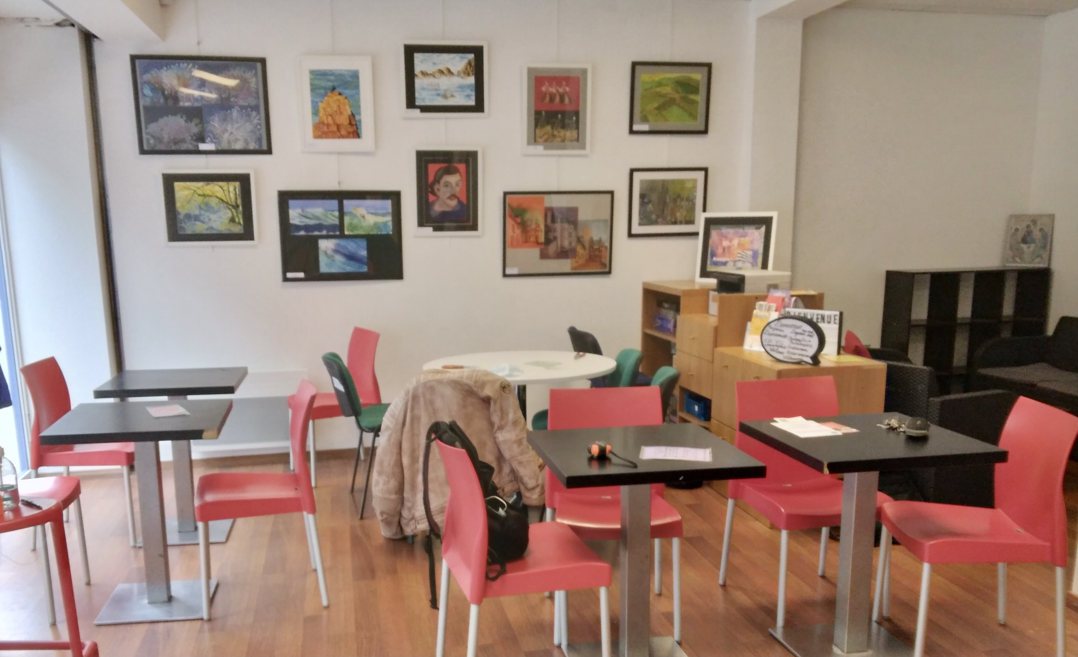 Expo d'artistes cornouaillais au café solidaire à Quimper 