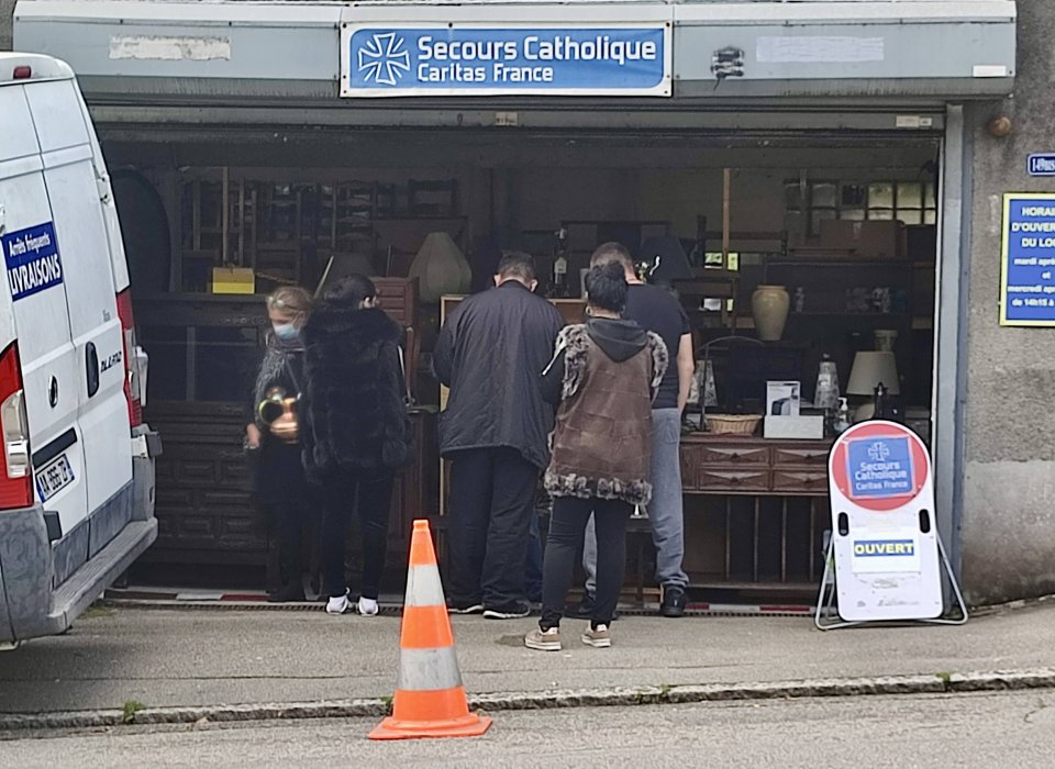 Venez fouiner et chiner autour d'un grand choix de mobilier 