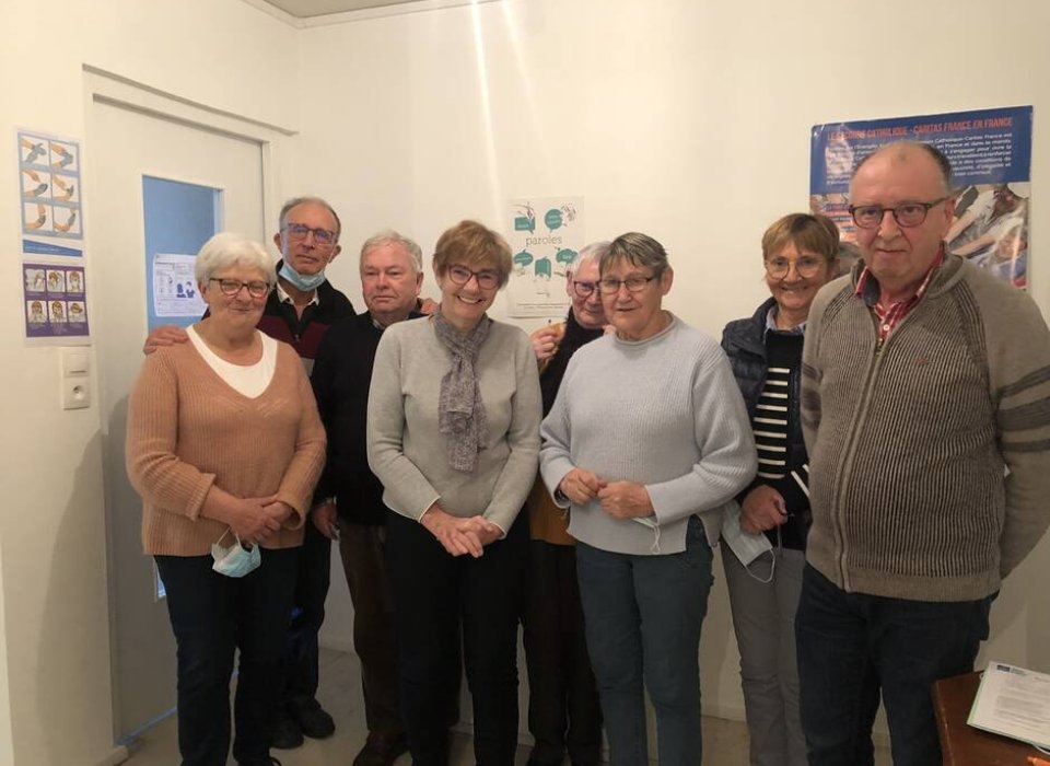 Michel Floch (à droite), responsable de l’équipe de Morlaix (Finistère) du Secours catholique. Michel Floch (à droite), responsable de l’équipe de Morlaix du Secours catholique.