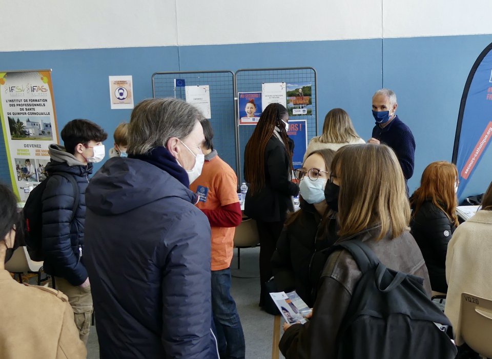 L'équipe de Quimper échange avec les élèves du Likès à Quimper