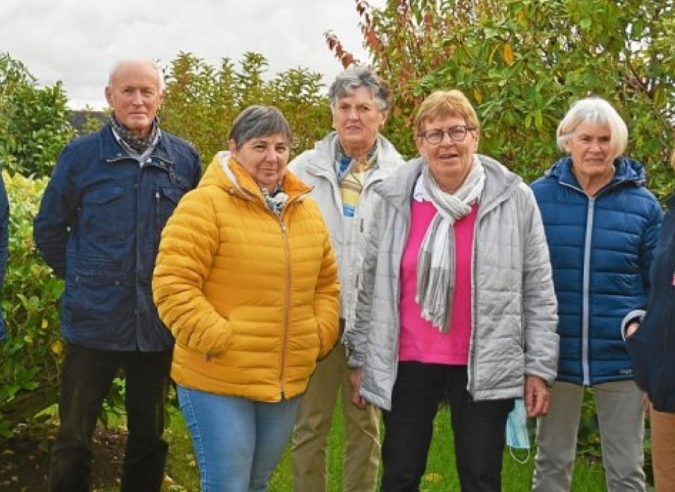 L’équipe du Secours catholique de Daoulas et Le Faou avec la nouvelle responsable, Marie-Lyse Miquel, ici avec un blouson jaune. L’équipe du Secours catholique de Daoulas et Le Faou avec la nouvelle responsable, Marie-Lyse Miquel, ici avec un blouson jaune.