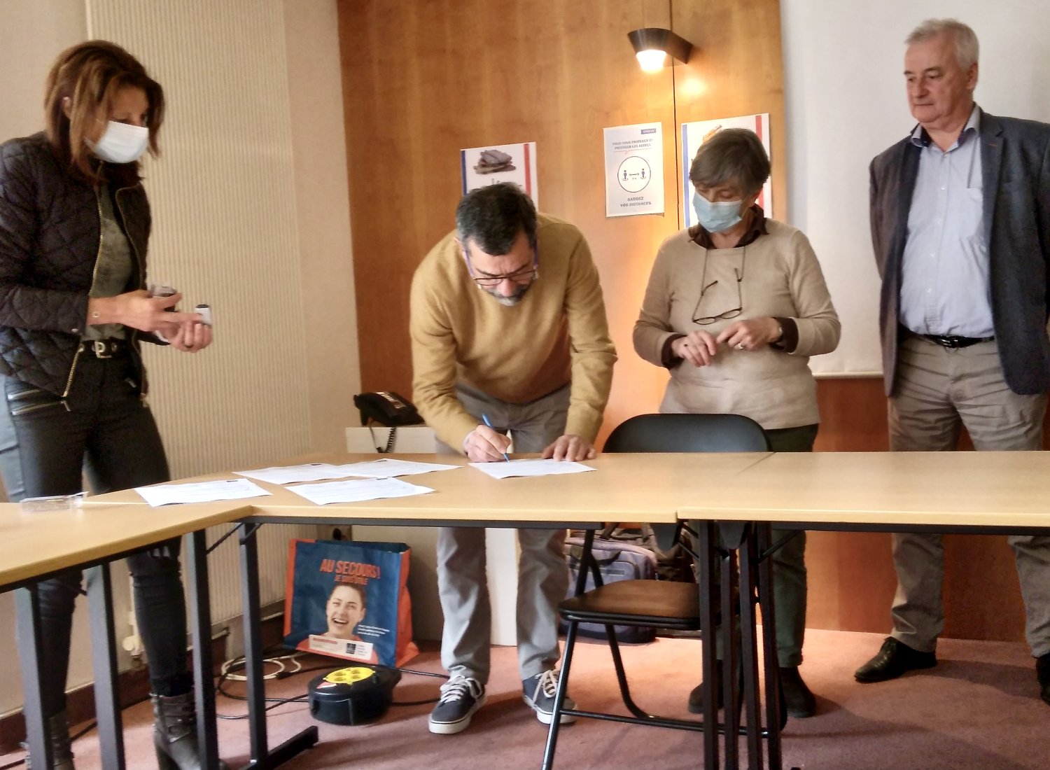 Signature de la convention entre Abi29, Inservet29 et le Secours Catholique Finistère
