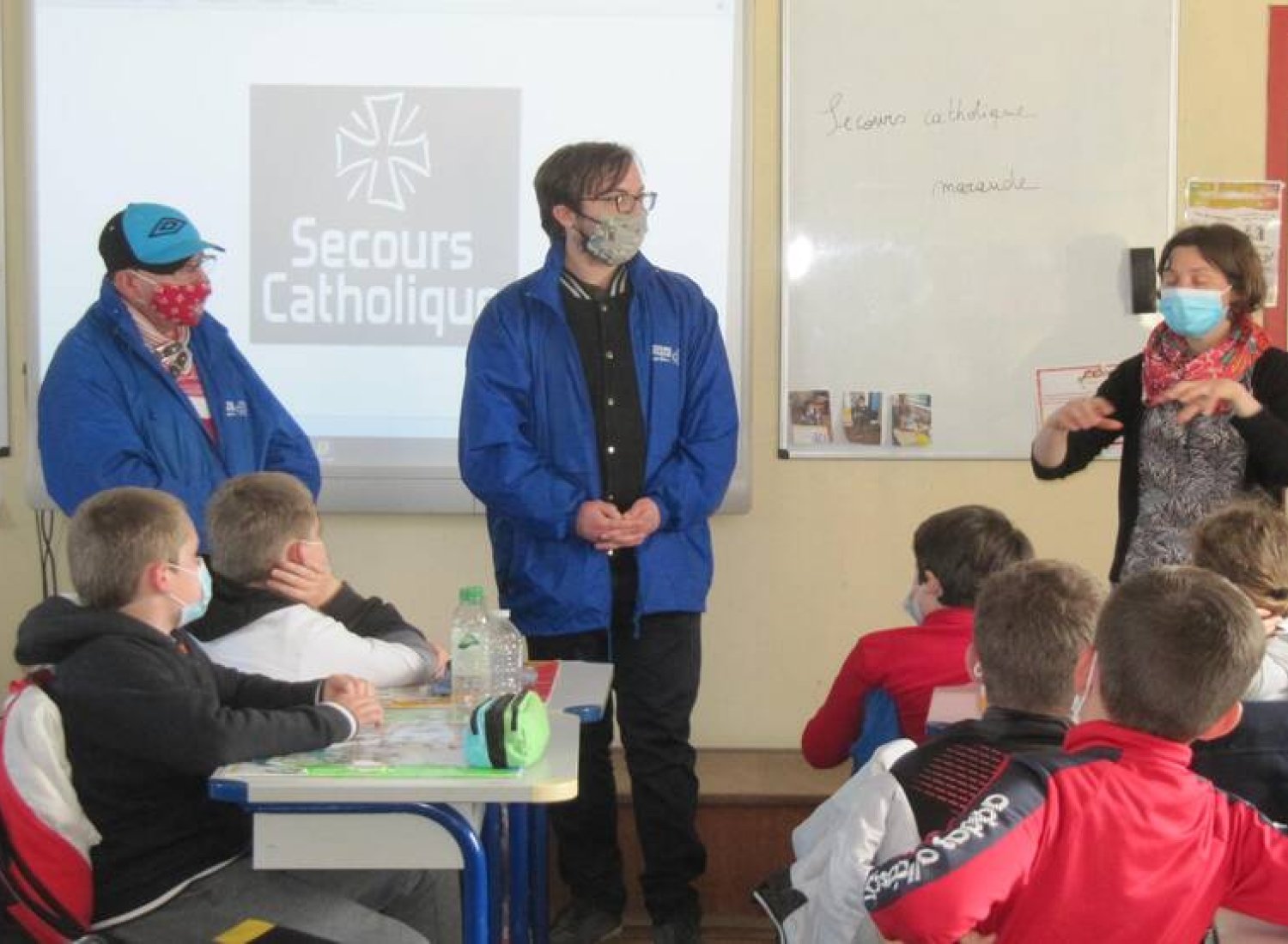 Amandine, Valentin et Dominique, bénévoles au Secours Catholique ont expliqué le sens des maraudes qu'ils effectuent à Quimper