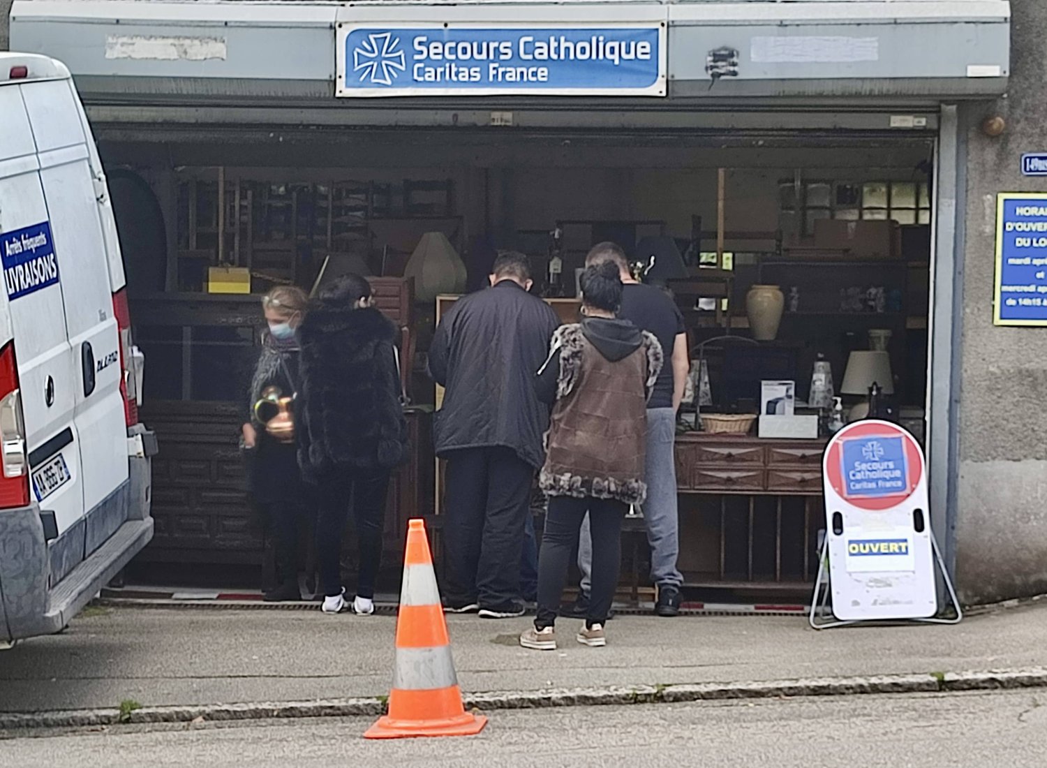 Venez fouiner et chiner autour d'un grand choix de mobilier 