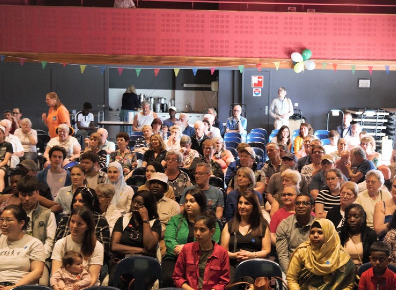 300 personnes à la fête 